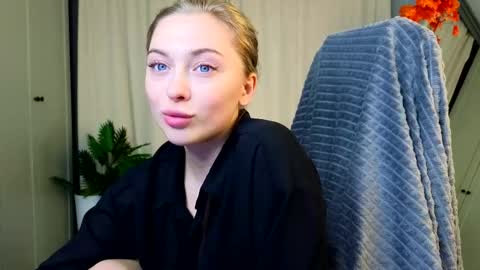 Kate online show from November 19, 2025, 2:28 pm