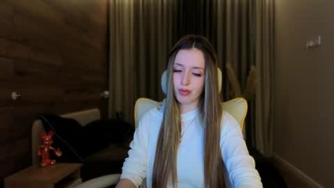 Chloe online show from July 2, 2026, 7:31 pm