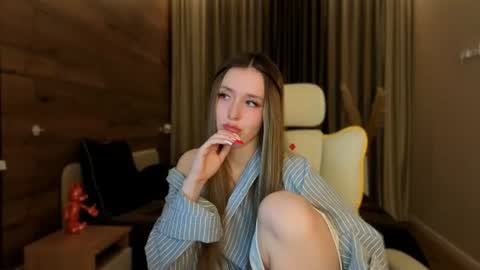Chloe online show from July 3, 2026, 7:31 pm