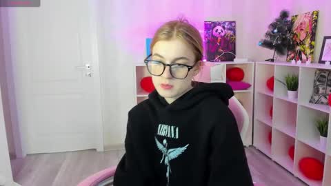 Snapshot of stacey_brown chatting on March 7, 2025, 4:35 am Stacey GMT5 Mo Tu We Th Fr Sa 3am -10am online show from March 7, 2025, 4:35 am