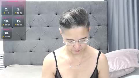 staceydarling online show from November 10, 2025, 5:17 am