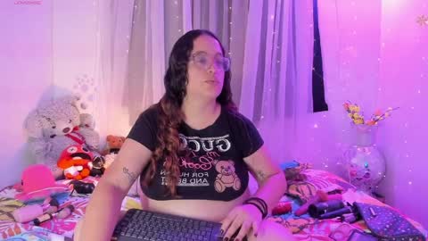 Snapshot of stacy_millerr chatting on May 21, 2026, 10:00 am Stacy Boobs online show from May 21, 2026, 10:00 am