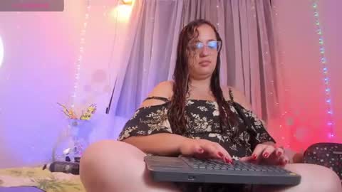 Snapshot of stacy_millerr chatting on June 19, 2026, 12:31 pm Stacy Boobs online show from June 19, 2026, 12:31 pm