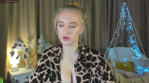 Stacy Mon Tue Wed Thu Fri Sun GMT GMT 3 1000am - 0400pm  online show from November 22, 2025, 8:46 am