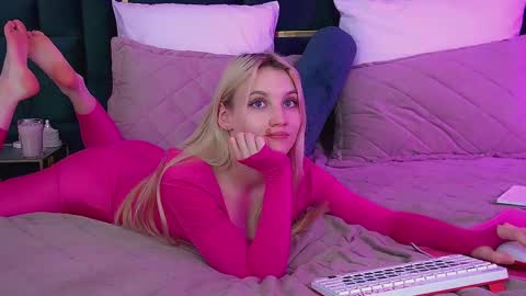 StacyEvances online show from November 11, 2025, 8:53 pm