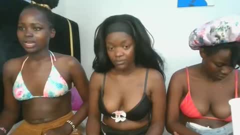 Snapshot of stargirl_lia chatting on November 30, 2025, 6:12 pm lia online show from November 30, 2025, 6:12 pm