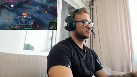 Snapshot of starkiller777550 chatting on November 21, 2025, 8:57 am Marius online show from November 21, 2025, 8:57 am