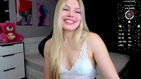 Snapshot of starlight_2004 chatting on January 8, 2026, 4:59 am Caroline online show from January 8, 2026, 4:59 am