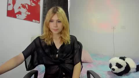 starmoonly online show from November 30, 2025, 10:25 pm