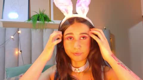M O O N  online show from April 1, 2026, 3:07 am