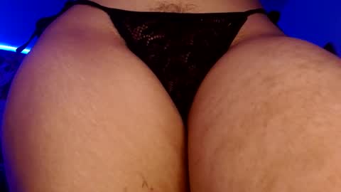      online show from October 24, 2025, 9:22 pm