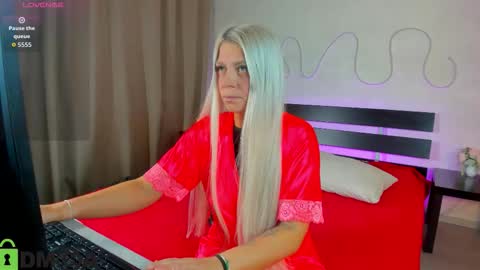 Snapshot of stasy_traiin chatting on November 17, 2025, 1:33 am Stasy online show from November 17, 2025, 1:33 am