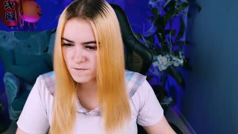 Snapshot of stef_nicks chatting on October 21, 2025, 9:10 am stef_nicks online show from October 21, 2025, 9:10 am