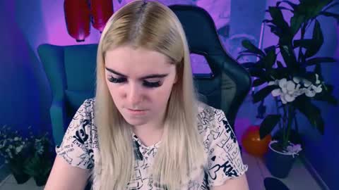 Snapshot of stef_nicks chatting on November 6, 2025, 9:10 am stef_nicks online show from November 6, 2025, 9:10 am