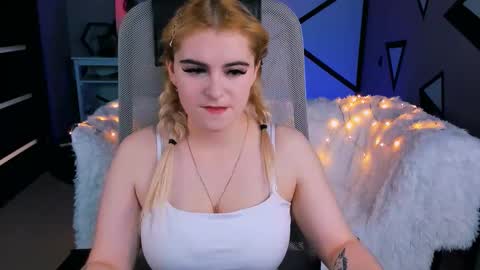 Snapshot of stef_nicks chatting on November 10, 2025, 9:08 am stef_nicks online show from November 10, 2025, 9:08 am