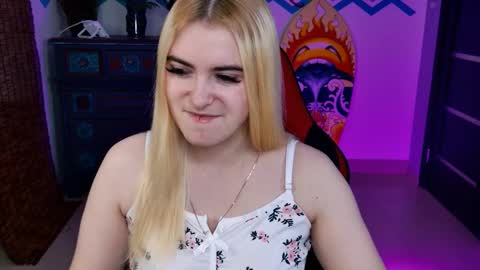 Snapshot of stef_nicks chatting on November 28, 2025, 9:23 am stef_nicks online show from November 28, 2025, 9:23 am