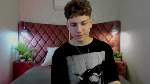 Esrefan online show from March 5, 2026, 8:16 pm