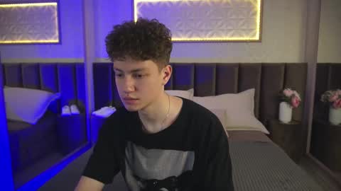 Esrefan online show from March 18, 2026, 7:39 pm