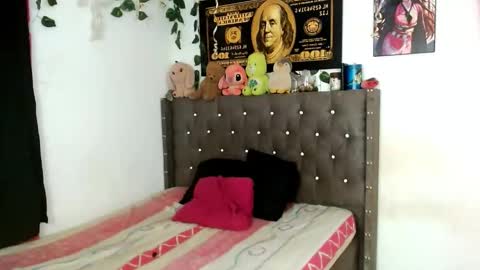 stefanny beautiful online show from October 17, 2025, 2:04 am