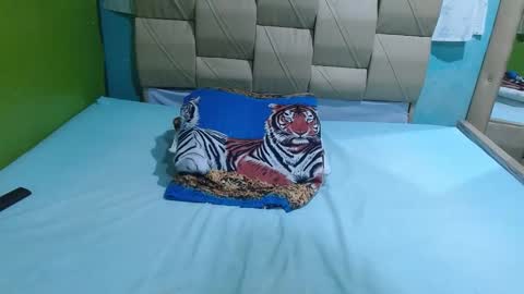 Stefanny online show from November 14, 2025, 4:28 pm