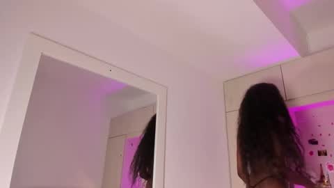 stefannyevans_ online show from November 20, 2025, 1:00 pm