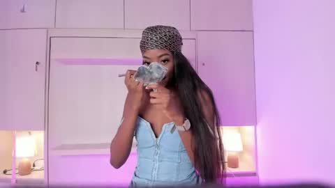 stefannyevans_ online show from March 7, 2026, 1:41 pm