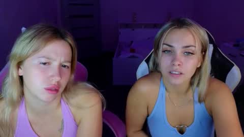 stefany_and_bettany online show from September 15, 2025, 8:42 pm