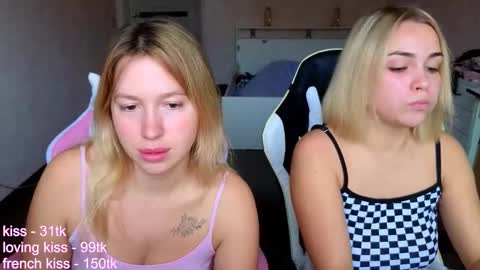 stefany_and_bettany online show from October 4, 2025, 1:09 pm
