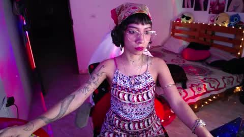   online show from November 1, 2025, 8:38 am