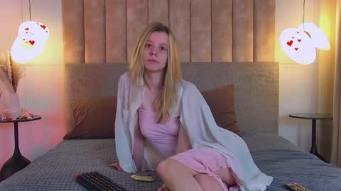 Stefie online show from April 2, 2026, 5:05 am