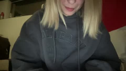 Snapshot of stefy_glow chatting on February 19, 2025, 7:48 pm stefy_glow online show from February 19, 2025, 7:48 pm