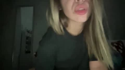 Snapshot of stefy_glow chatting on November 12, 2025, 11:25 pm stefy_glow online show from November 12, 2025, 11:25 pm