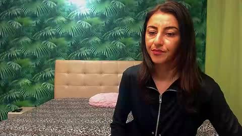 Snapshot of stella_john chatting on February 6, 2025, 5:35 am Stella John online show from February 6, 2025, 5:35 am