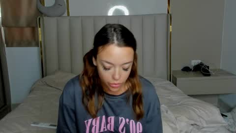 Snapshot of stellaa_queen chatting on April 4, 2026, 12:09 am stella online show from April 4, 2026, 12:09 am