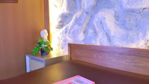 S T E L L A online show from April 20, 2026, 4:21 pm