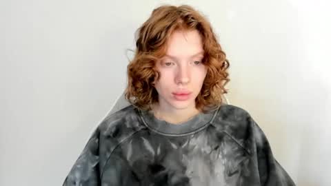 S T E L L A online show from December 16, 2025, 8:08 am