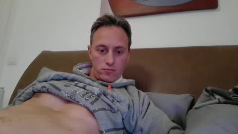 Snapshot of sten015 chatting on January 7, 2025, 3:02 pm sten015 online show from January 7, 2025, 3:02 pm