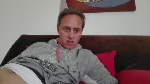 Snapshot of sten015 chatting on October 7, 2025, 12:35 pm sten015 online show from October 7, 2025, 12:35 pm