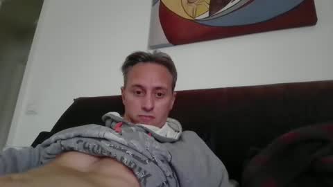 Snapshot of sten015 chatting on November 11, 2025, 2:06 pm sten015 online show from November 11, 2025, 2:06 pm