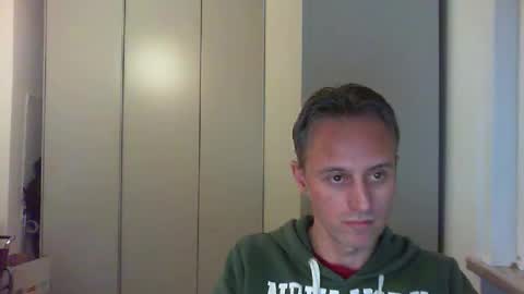 Snapshot of sten015 chatting on November 17, 2025, 4:35 pm sten015 online show from November 17, 2025, 4:35 pm