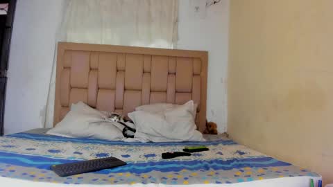 Stepcouple   online show from May 25, 2026, 8:37 pm