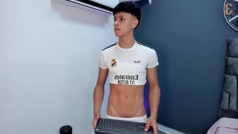 Stephane Rouss online show from November 17, 2025, 8:14 pm