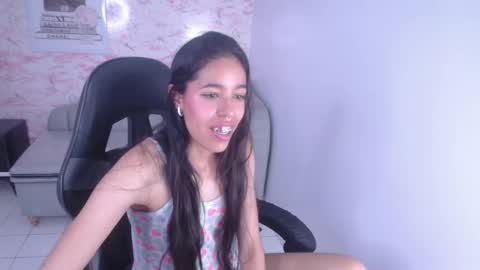 Stephania online show from December 10, 2024, 3:52 am
