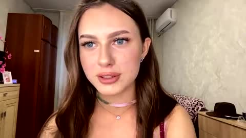 Stephani online show from June 8, 2026, 3:45 pm