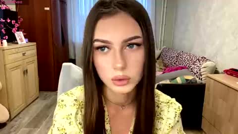 Stephani online show from June 25, 2026, 4:33 pm