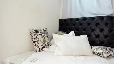 Snapshot of stephie01 chatting on February 14, 2025, 1:45 am estefania online show from February 14, 2025, 1:45 am