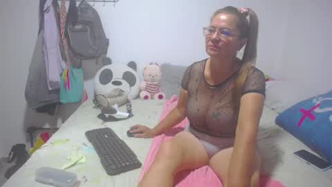 Snapshot of stepmom_slut_50_ chatting on March 7, 2025, 7:05 pm Angie mature online show from March 7, 2025, 7:05 pm