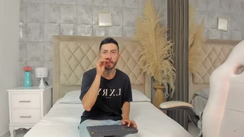 stevenandlaura_ online show from May 19, 2026, 8:37 pm