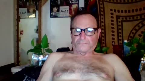 steviehard7 online show from February 19, 2025, 4:55 am