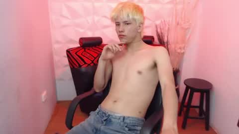 Snapshot of stich_23 chatting on June 27, 2026, 12:22 pm Stich online show from June 27, 2026, 12:22 pm